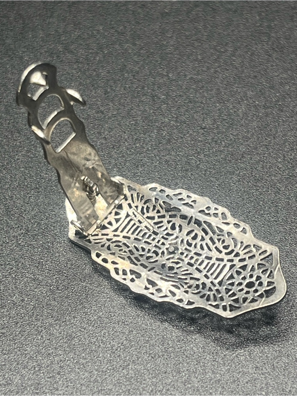 Vintage 1930s Art Deco Nickel Silver Filigree Dress Clip with blue rhinestone - Picture 6 of 8